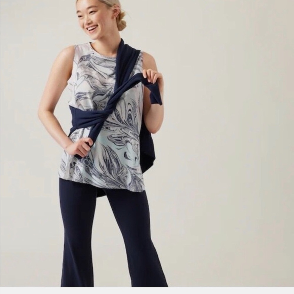 Athleta Zephyr Refined Tank marble swirl blue white large activewear loose fit
